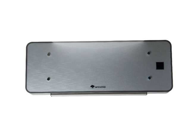 Elegantne MyCond hõbedane Glass Wall seeria ventilaatorikomplekt, mis näitab moodsat disaini.
