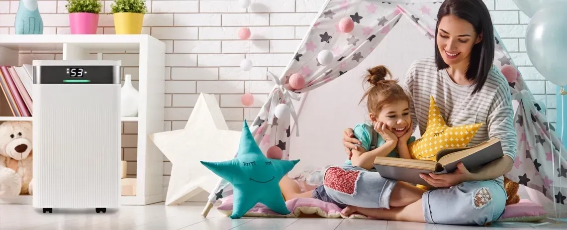 Kompaktne ja stiilne MYCOND Tibo Eco 12 õhukuivati lastetoas, mis pakub usaldusväärset niiskuse eemaldamist ja Wi-Fi kontrolli.