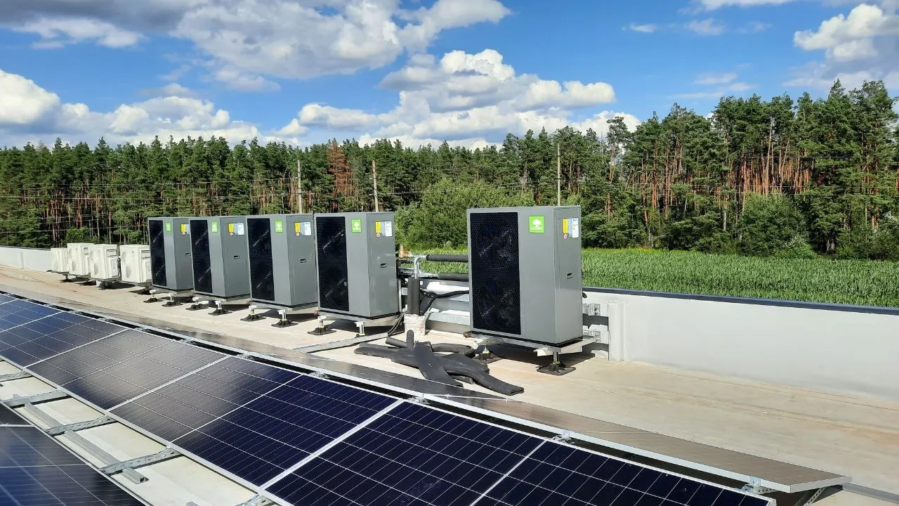 Tööstushoone Mycond soojuspumbaga BeeEco seeria